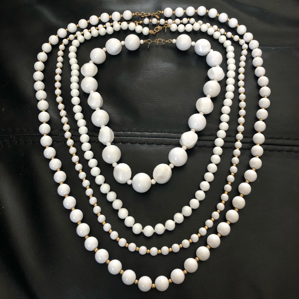 Monet white beaded necklace (4)